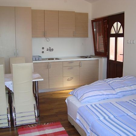 Apartments Josip Пинезичи Экстерьер фото