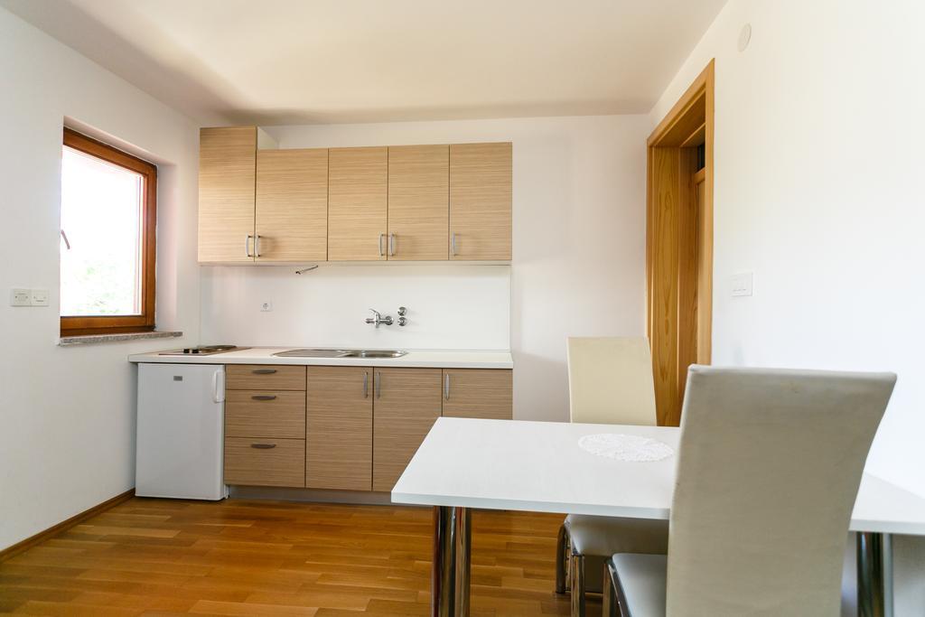 Apartments Josip Пинезичи Экстерьер фото